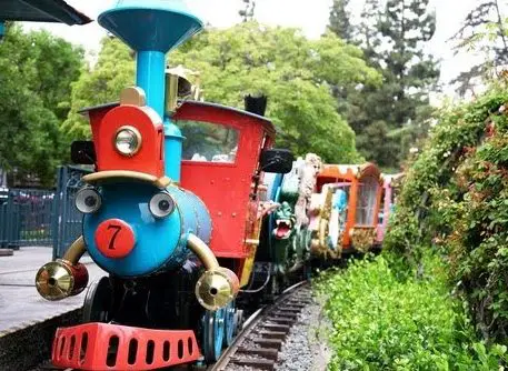 Las Mejores Atracciones de Disneyland para Niños Pequeños