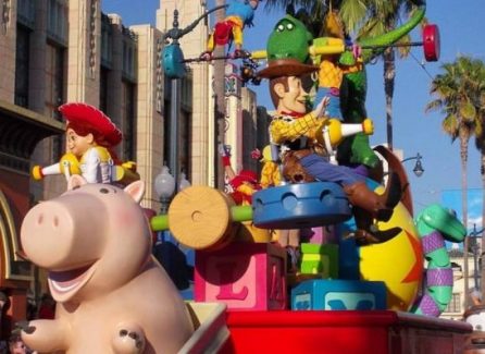 Todo Sobre el Desfile Pixar Play Parade