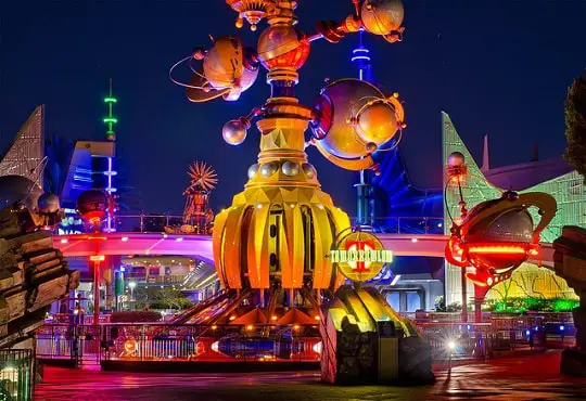 10 Atracciones de Disneyland Para Subir de Noche