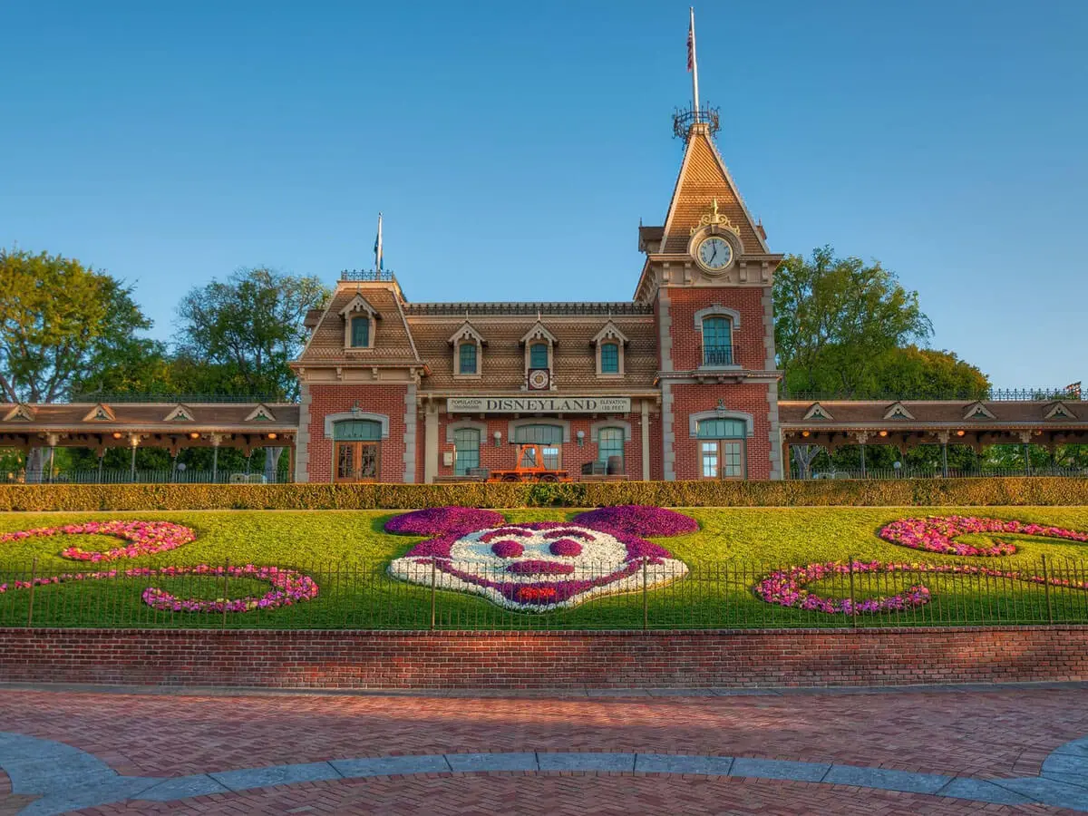 Cómo Lograr la Admisión Temprana en Disneyland California
