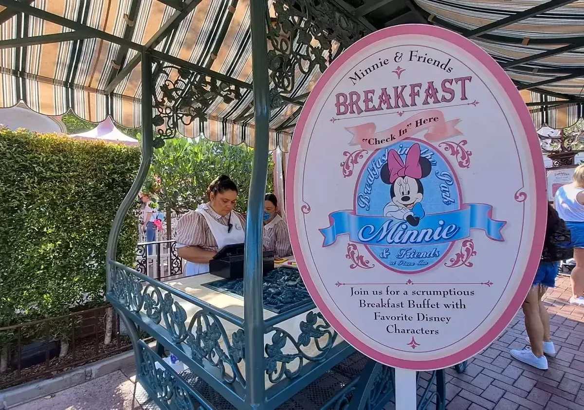 Desayuno Breakfast in the Park with Minnie en Plaza Inn